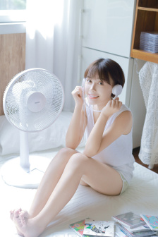 丝袜老师教室自慰摸下面